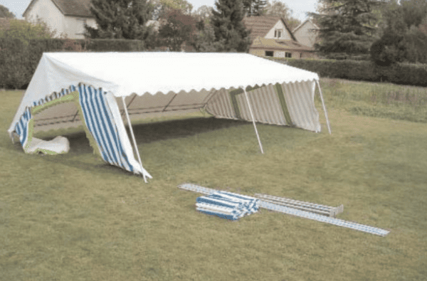 Tente de reception montage des rideaux